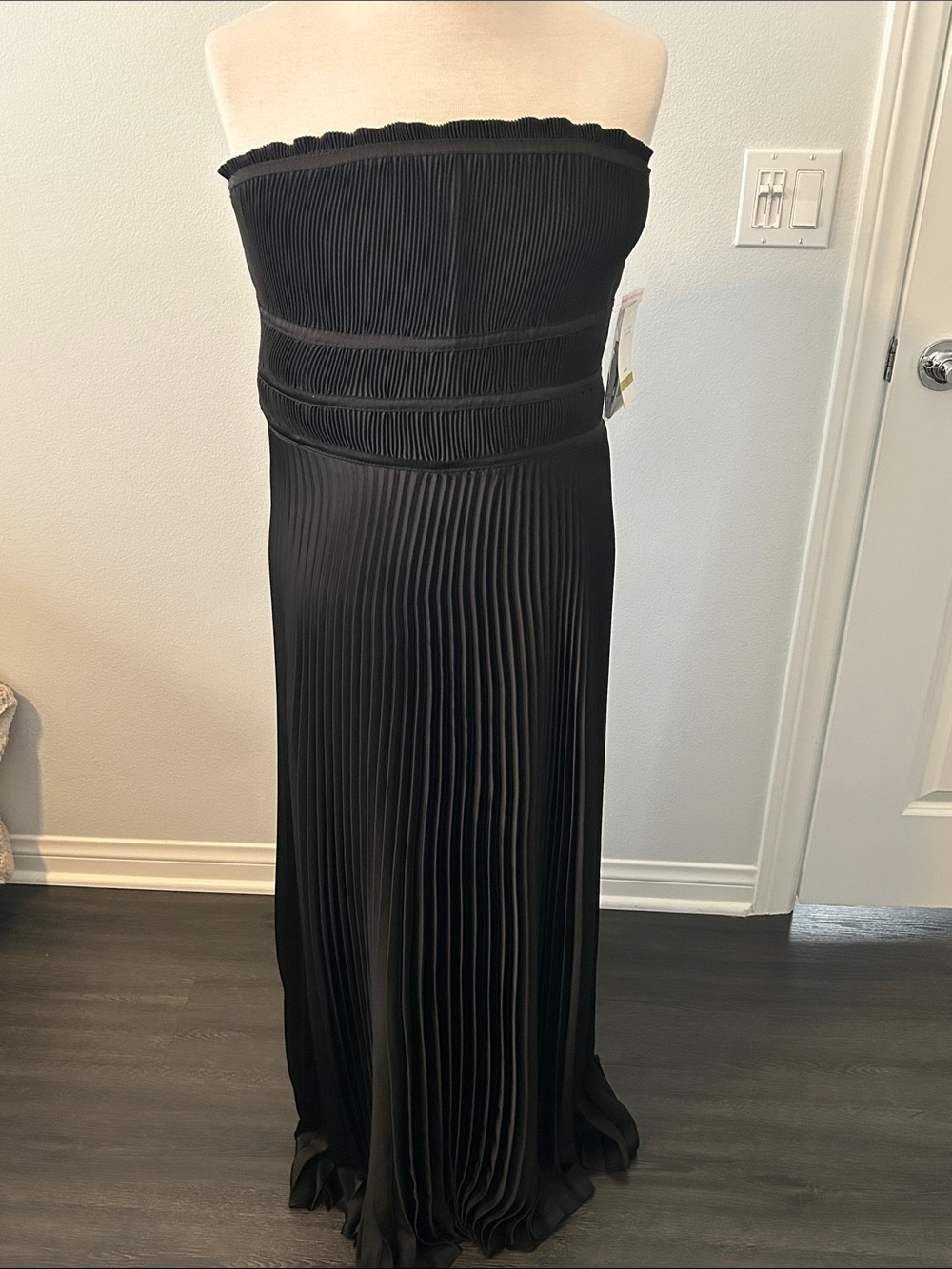 NWT TAYLOR Black Strapless Pleated Maxi Dress